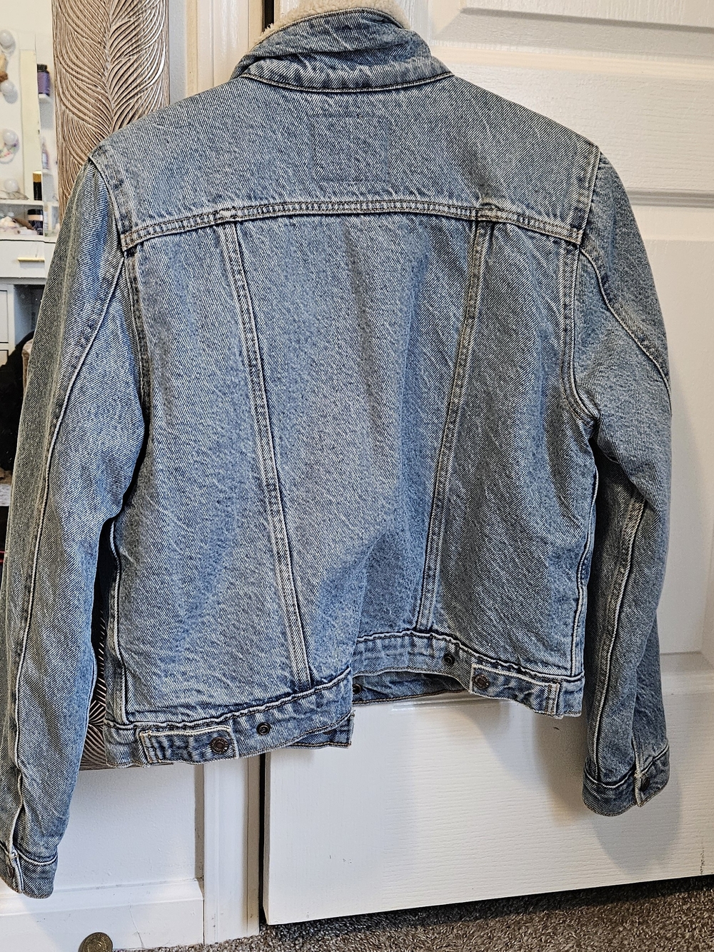 Levi's Sherpa-Lined Denim Jacket in Light Blue - Picture 4 of 5